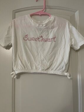 🎀Old Navy White Cropped Tee with Pink 'Sweetheart' Script